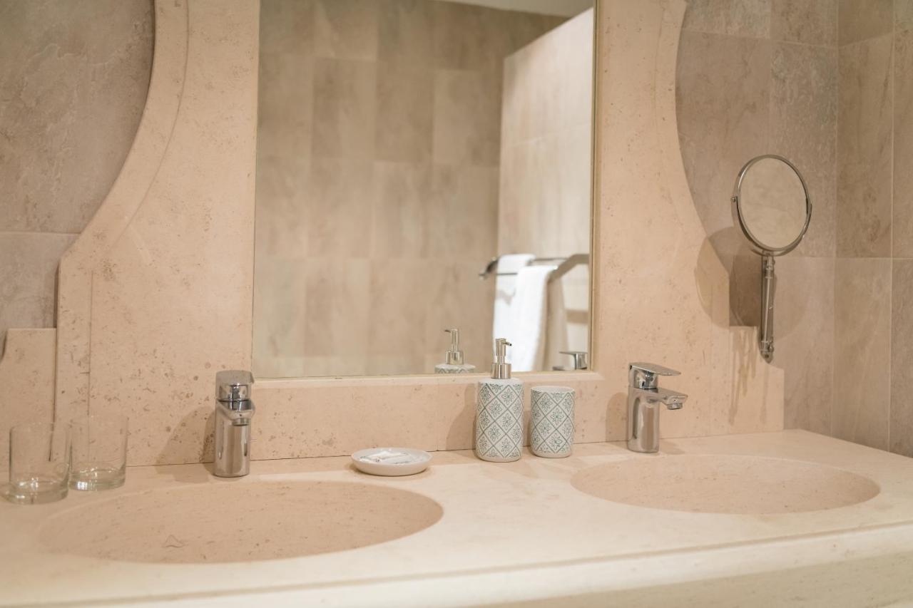 Sur Les Hauteurs Du Luberon-chez Lisett Bed & Breakfast Caseneuve