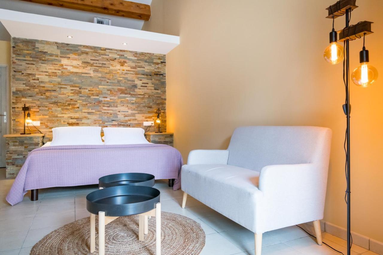 Sur Les Hauteurs Du Luberon-chez Lisett Bed & Breakfast Caseneuve