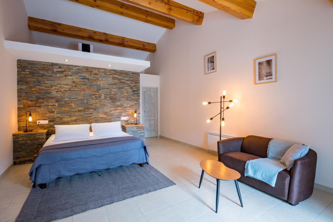 Sur Les Hauteurs Du Luberon-chez Lisett Bed & Breakfast 3*