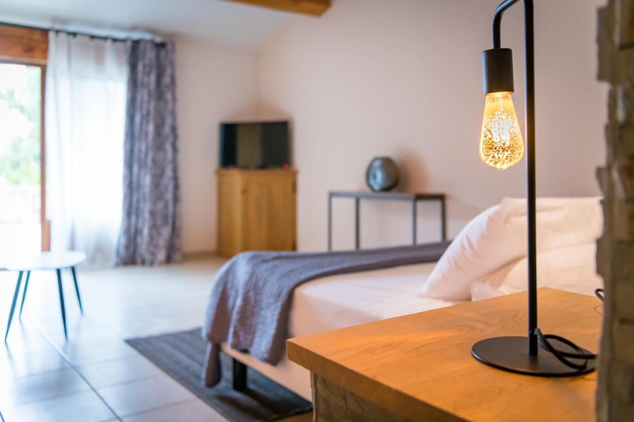 Sur Les Hauteurs Du Luberon-chez Lisett Bed & Breakfast 3*